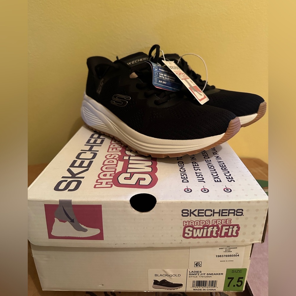 Skechers women’s Black Sneakers new! Size 7.5 - Picture 4 of 6